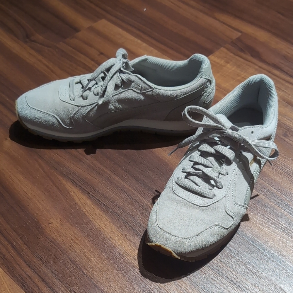 Puma Gray Sneakers Sleek Cushioned Design